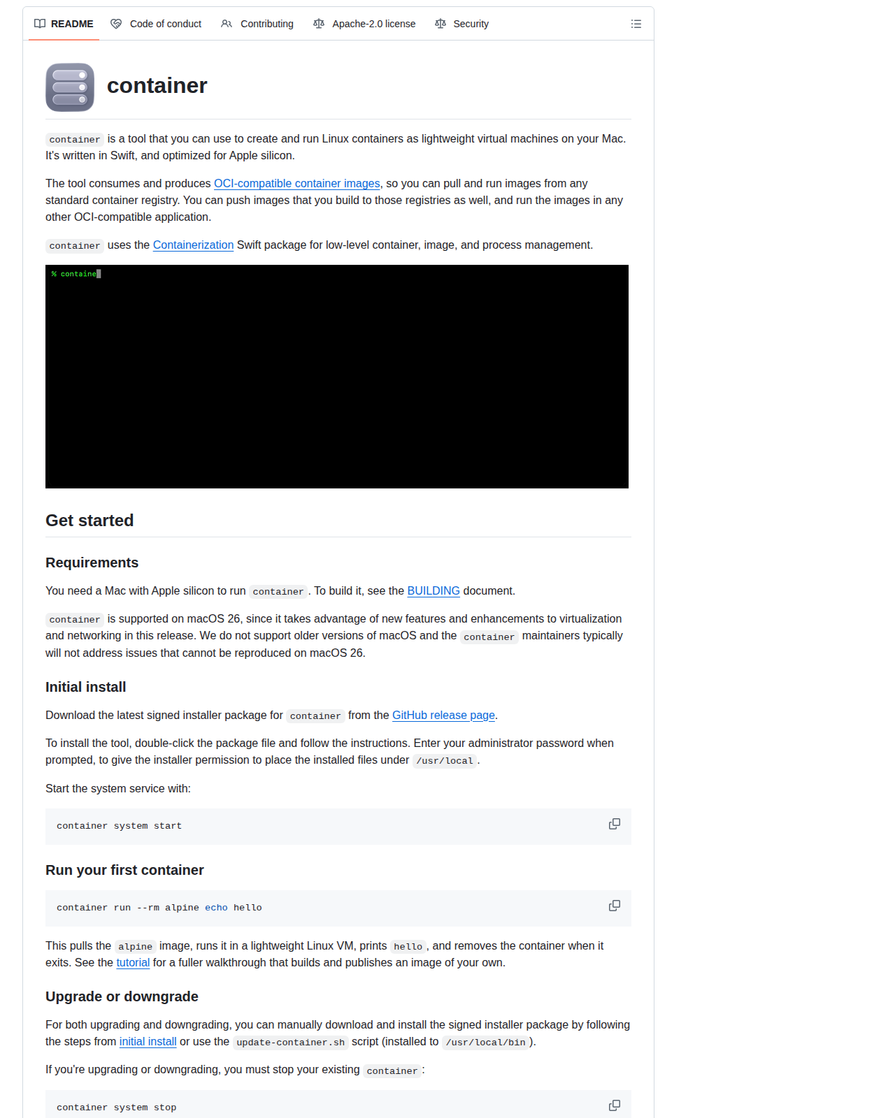 apple/container 的 GitHub 儲存庫 README 開頭，顯示專案名稱 container 與說明文字，指出該工具可在 Mac 上以輕量虛擬機器建立及執行 Linux 容器，並說明其相容 OCI 容器映像