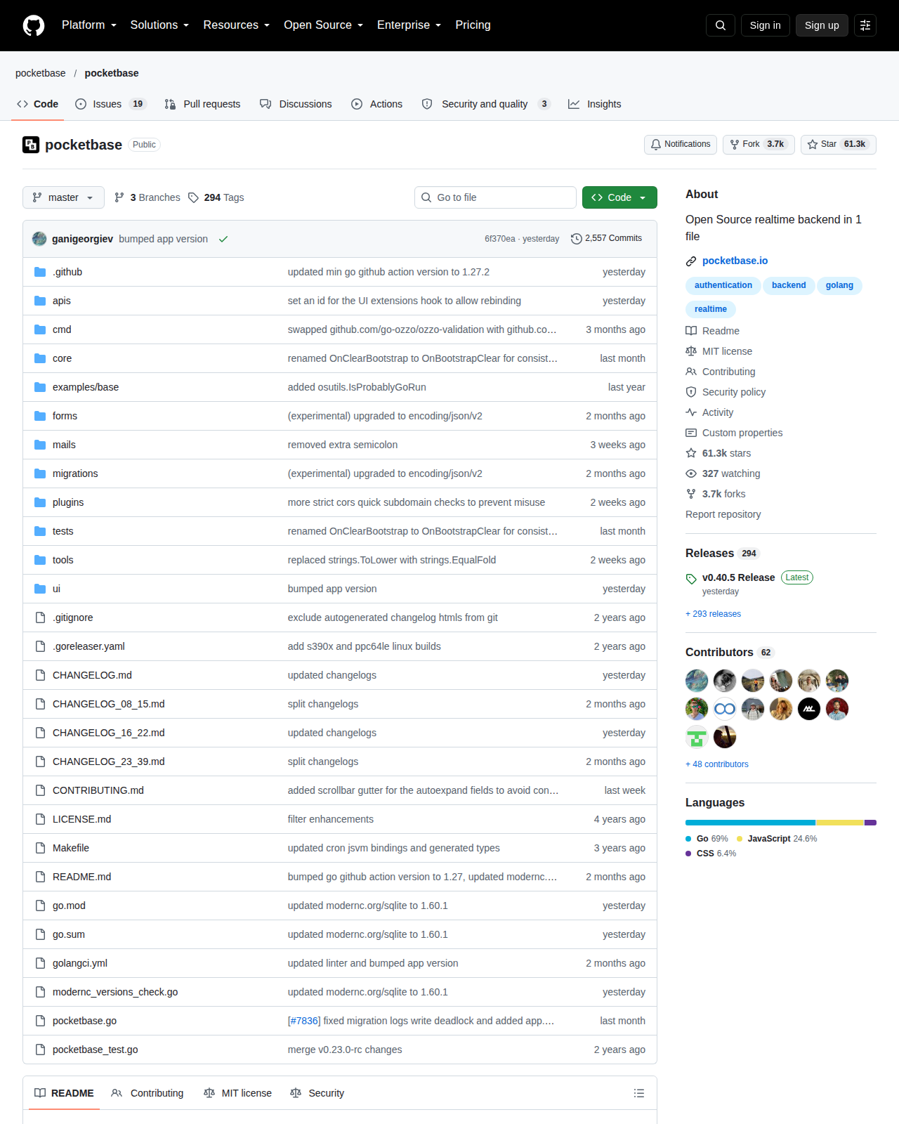 PocketBase 的 GitHub 儲存庫首頁頂部，顯示儲存庫名稱 pocketbase/pocketbase、專案描述「Open Source realtime backend in 1 file」、星標數字 61.3k 與分支數 3.7k